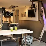 Naturist Cap In Loft * Agde