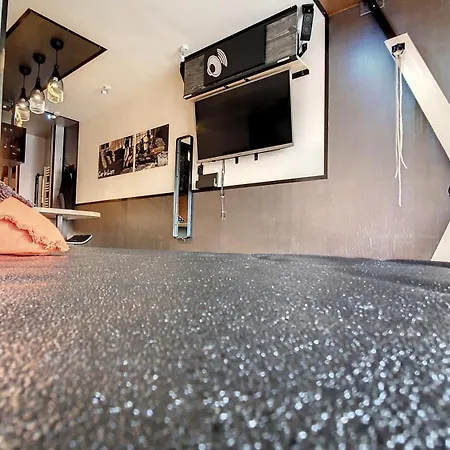 Naturist Cap In Loft *