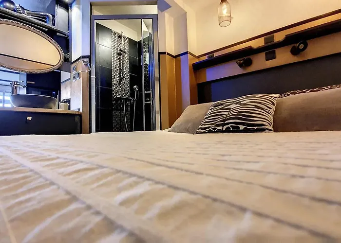 Naturist Cap In Loft Apartament