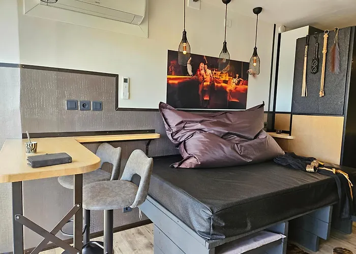 Naturist Cap In Loft Agde