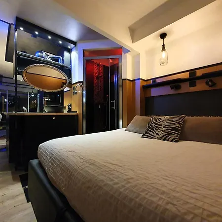 Naturist Cap In Loft * Agde