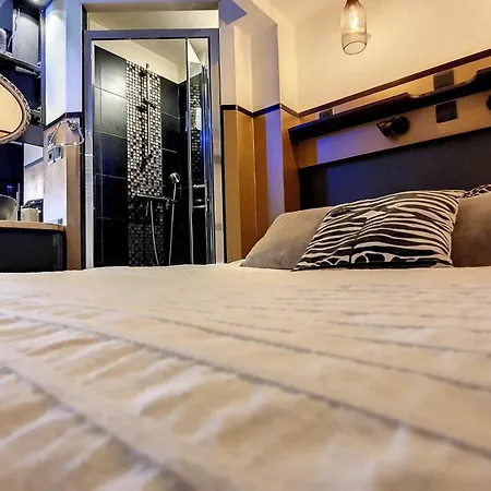 Naturist Cap In Loft Apartament