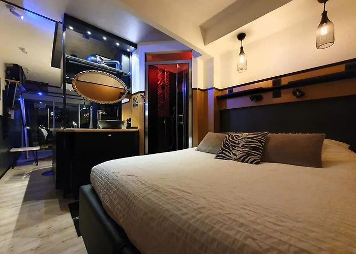 Naturist Cap In Loft * Agde