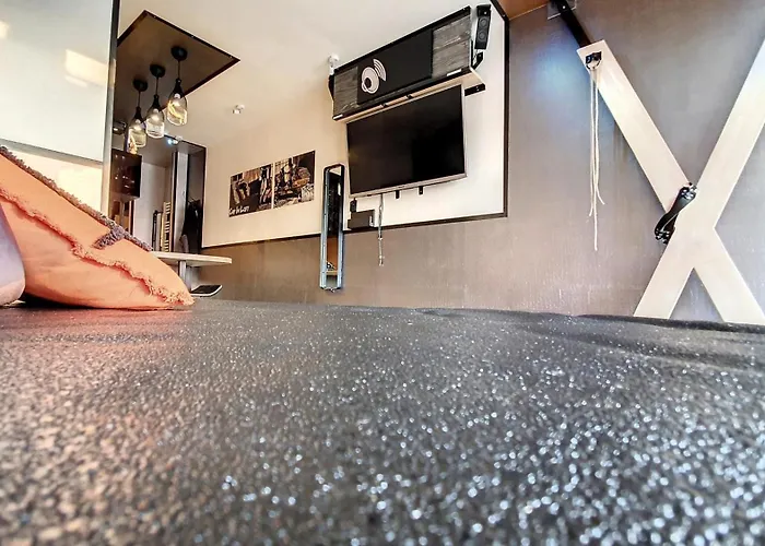 Naturist Cap In Loft *